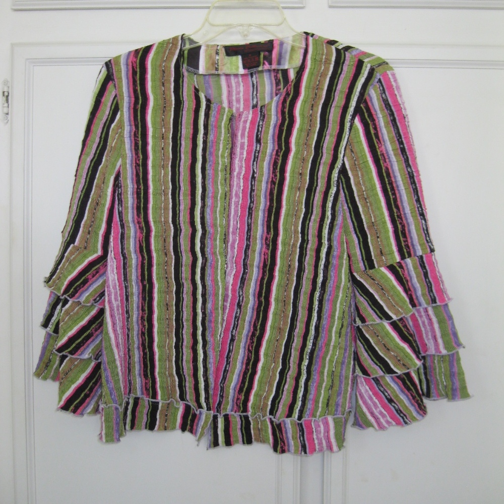 Pleats Collection poly jacket w/ ruffles, Sz M